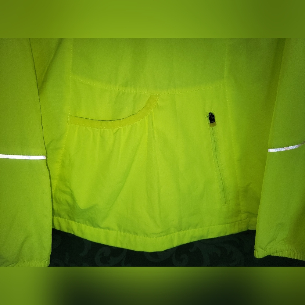 The North Face Women's Bright Yellow Utility/Running Jacket - Picture 6 of 6